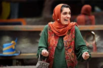 ببینید| خنده‌های عجیب الیکا عبدالرزاقی هنگام روایت فوت پدرش!