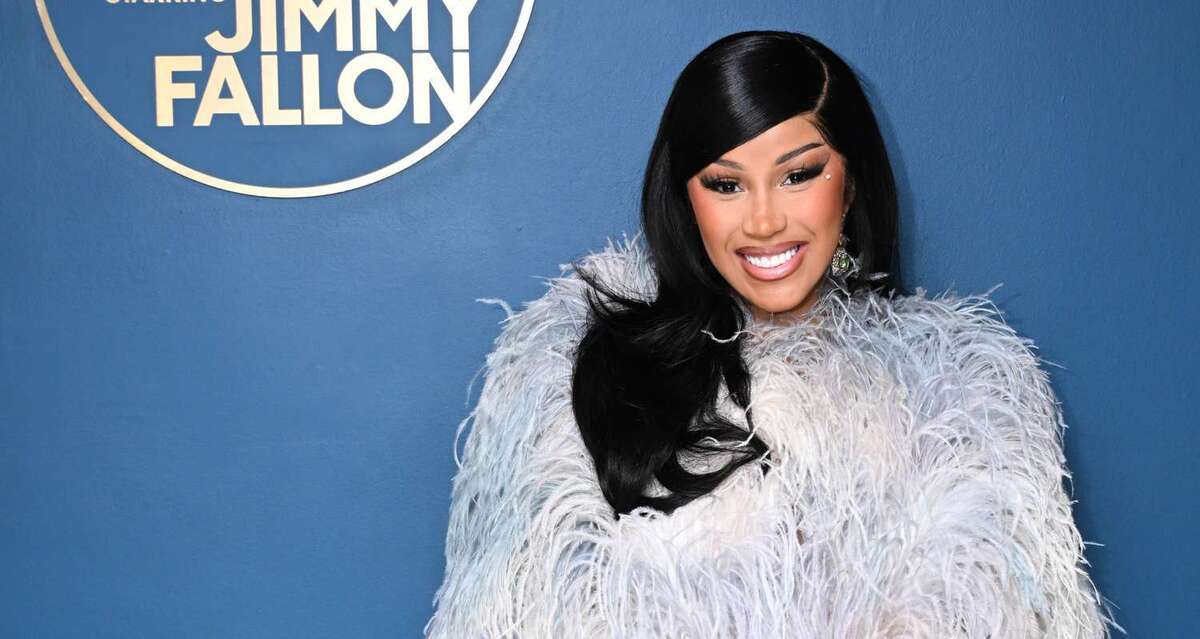 ببینید| اجرای کاردی بی در عربستان