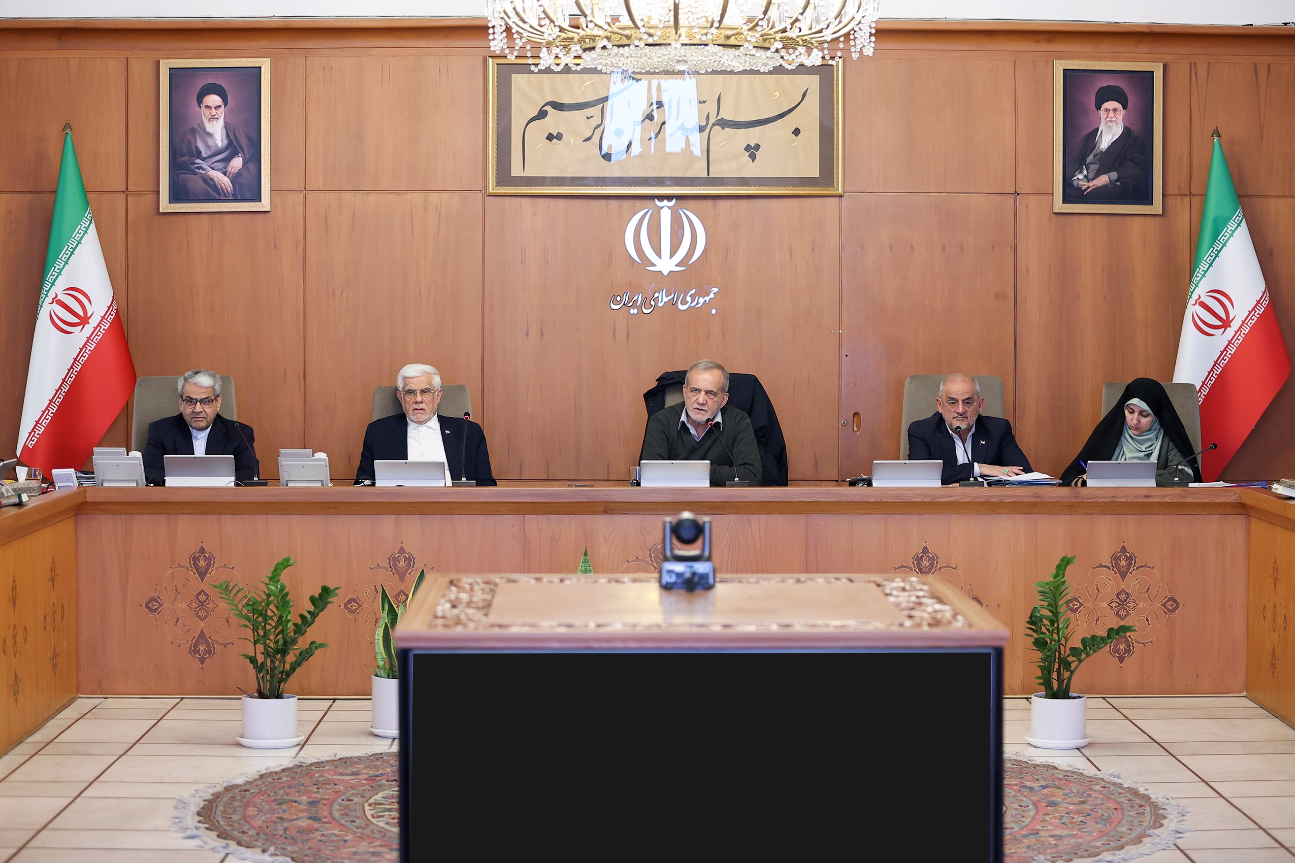 قایق بیفرمان؛ نقدی بر ناهماهنگی در کابینه و سرنوشت ایده «وفاق» دولت