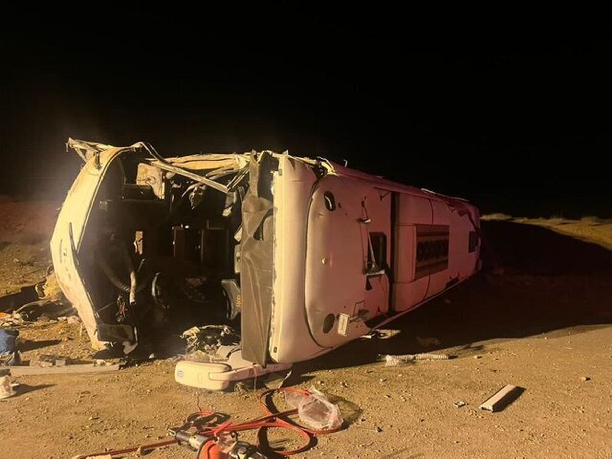 مرگ ۱۳ نفر در سانحه دلخراش اتوبوس در آزادراه نطنز سانحه دلخراش اتوبوس