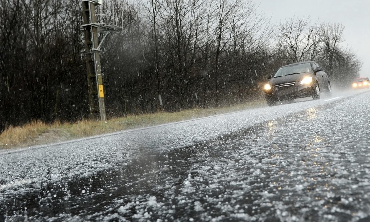 ببینید| لاوان زیر باران سیل‌آسا؛ طوفان شدت گرفت