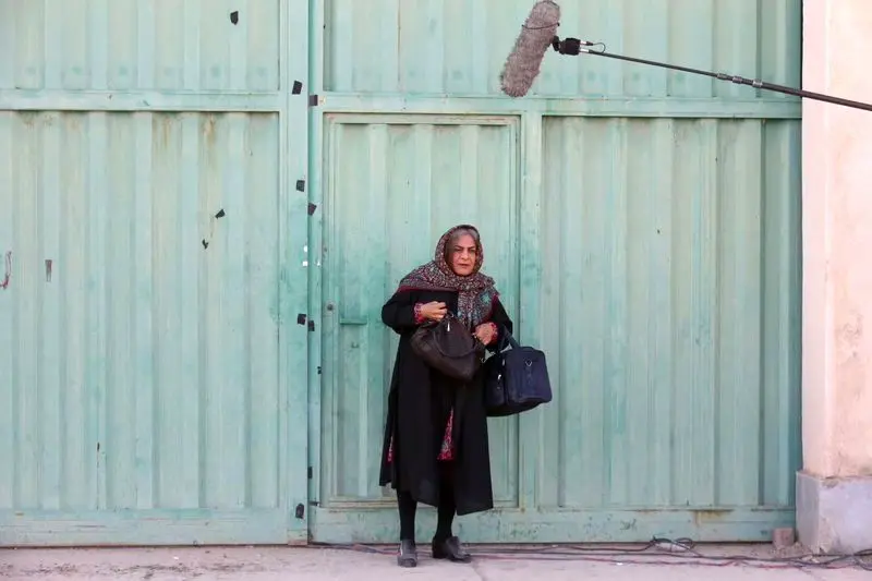 تصاویر| گریم سنگین سیاوش چراغیپور در نقش یک زن با چادر گل گلی تصاویر| گریم سنگین سیاوش چراغیپور در نقش یک زن با چادر گل گلی