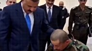 ببینید| رفتار جنجالی وزیر کشور عراق با یک سرباز؛ پلو خوری زیرفشار آقای وزیر!