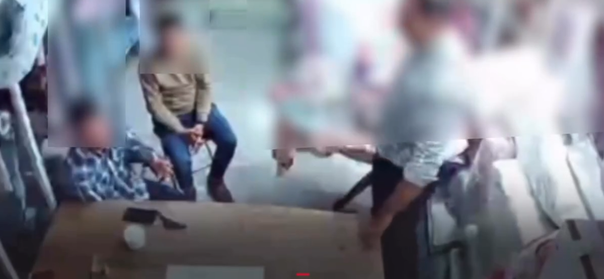 ببینید| فیلم مبادله سکه در اداره محیط زیست آذربایجان غربی که موجب عزل مدیر آن شد