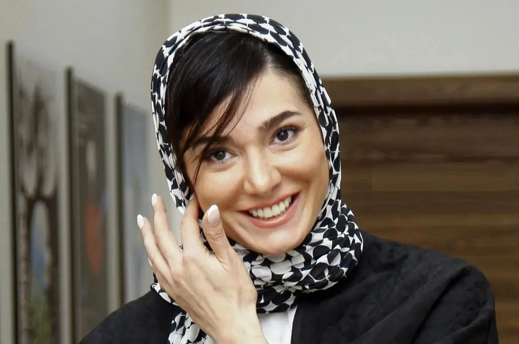 عکس| استایل کژوال مینا وحید با اکسسوری جذابش