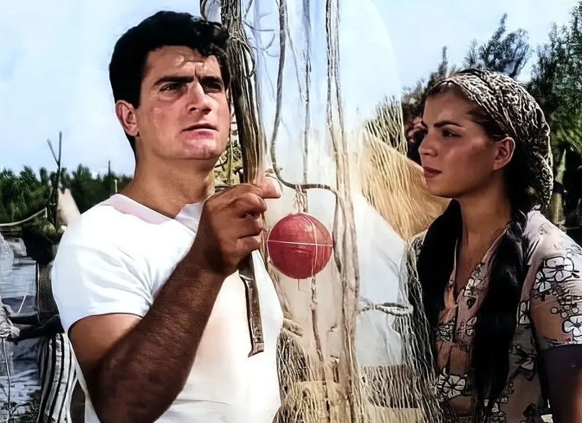 عکس| مرتضی عقیلی و پوری بنایی در ۷۷ و ۸۱ سالگی در کنار دریا