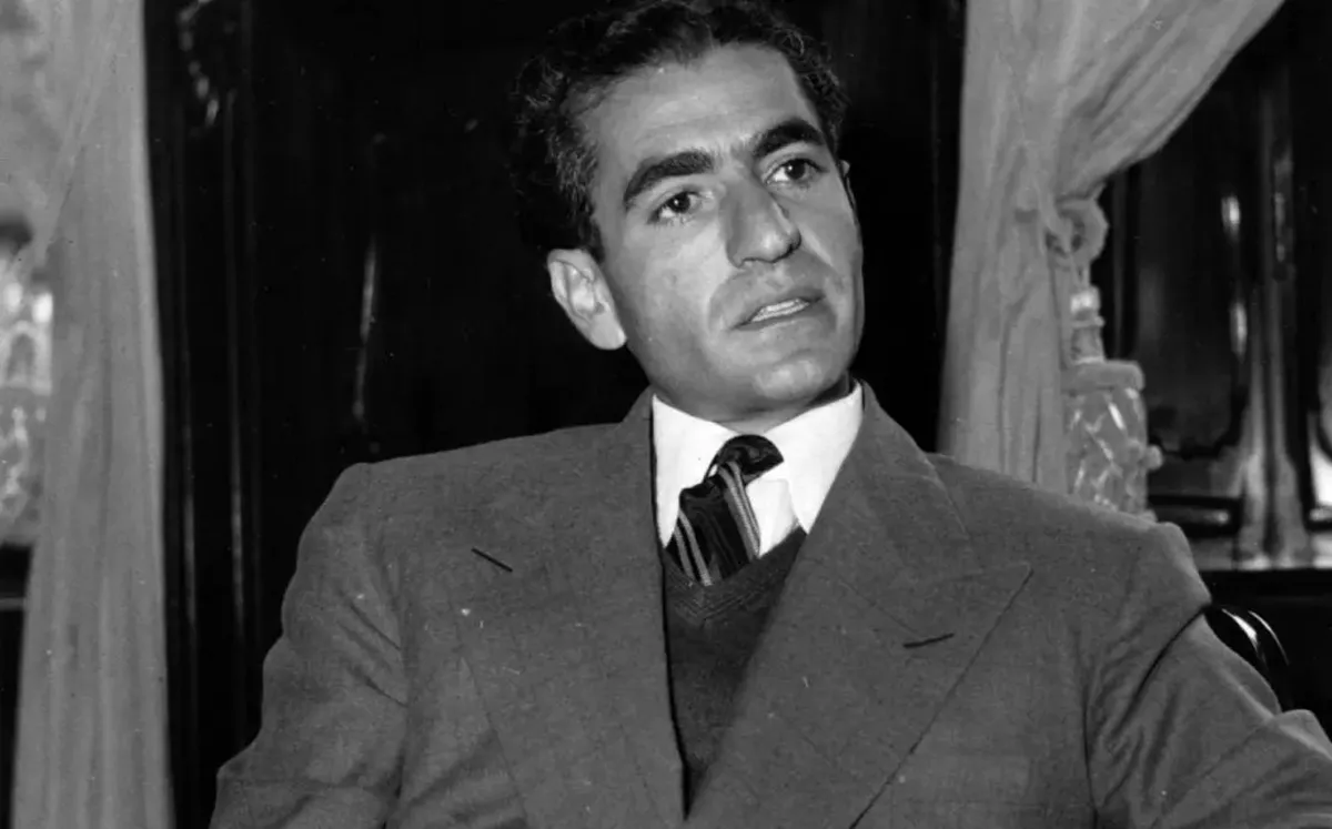 عکس| «محمدرضا پهلوی» در دوران نوجوانی و در دبیرستان لِه‌روزه در سوئیس