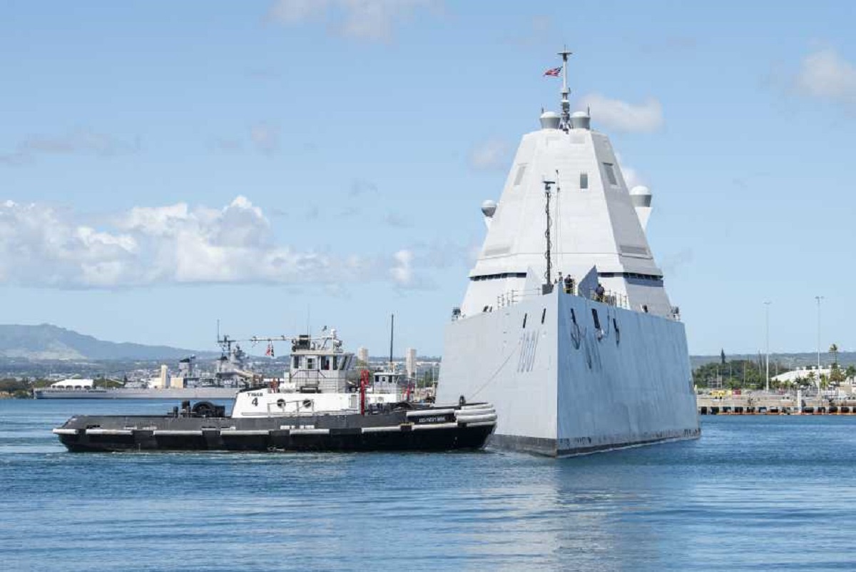 ناوشکن کلاس زوموالت