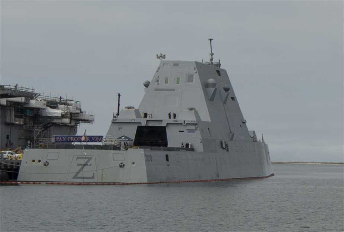 ناوشکن کلاس زوموالت