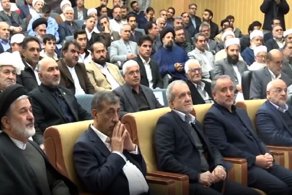 ببینید| ماجرای ادعایی توهین به رئیسی در حضور پزشکیان چه بود؟