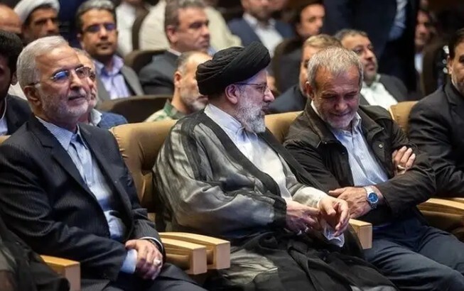 ماجرای انتقاد دولت سیزدهم به توهین به ابراهیم رئیسی در مقابل پزشکیان چیست؟