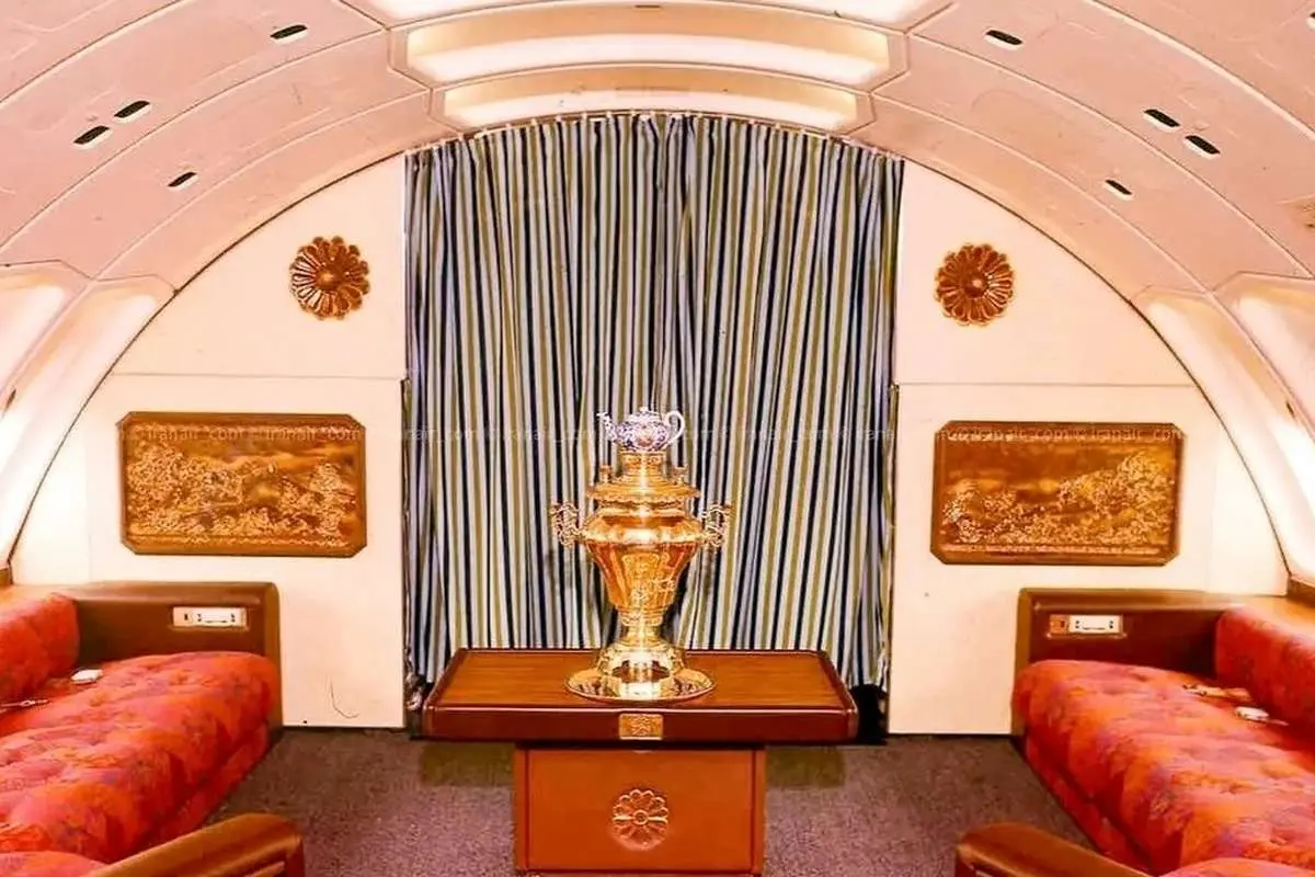 عکس| فرح پهلوی در اولین بویینگ ۷۴۷ اس پی سال ۱۳۵۵