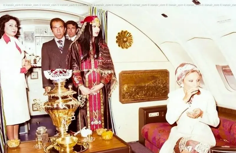 عکس| فرح پهلوی در اولین بویینگ ۷۴۷ اس پی سال ۱۳۵۵ عکس| فرح پهلوی در اولین بویینگ ۷۴۷ اس پی سال ۱۳۵۵