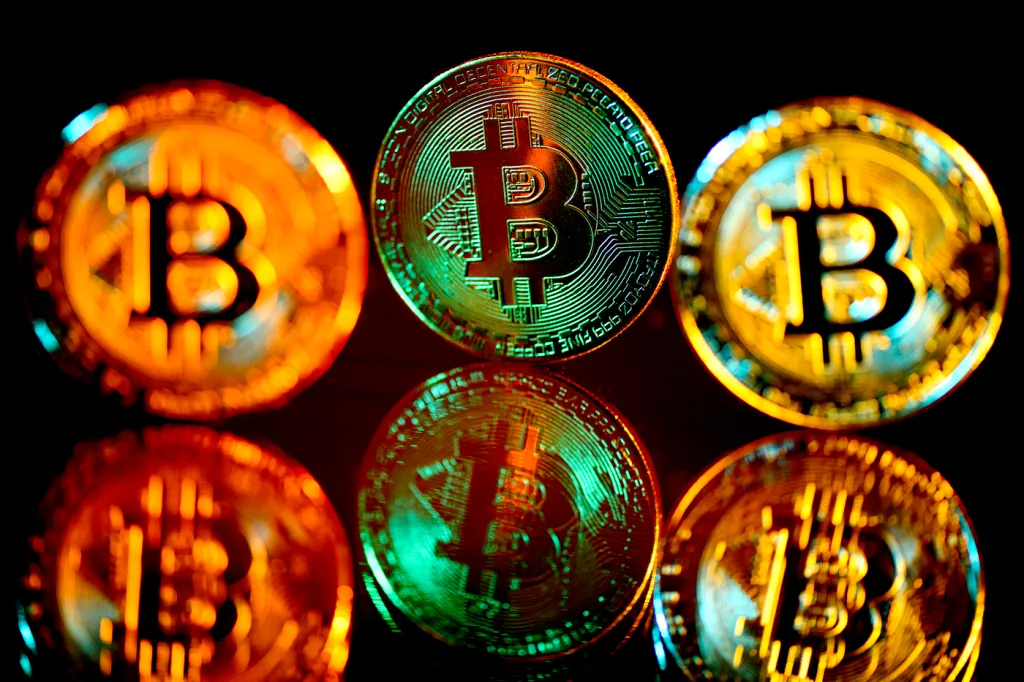 قیمت روز ارزهای دیجیتال ۳ آذر ۱۴۰۴ بیت کوین