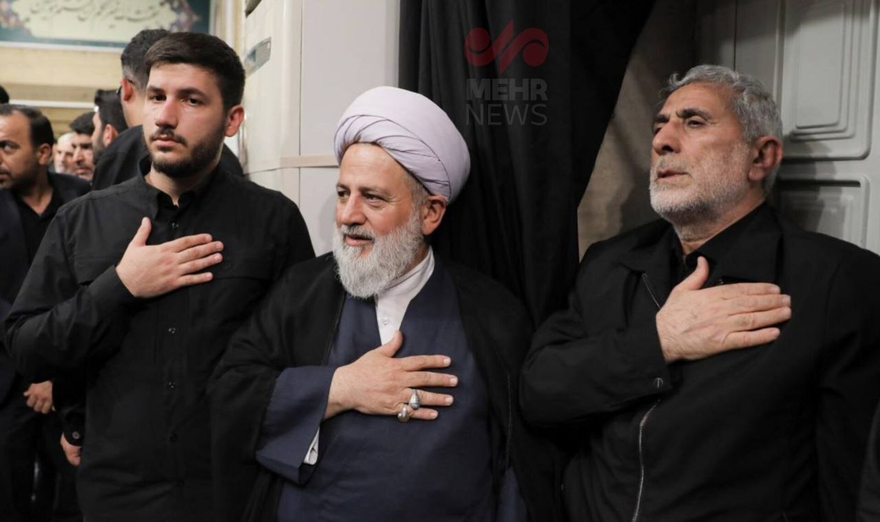 حضور سردار قاآنی، فرمانده نیروی قدس سپاه در مراسم امشب حسینیه امام + عکس