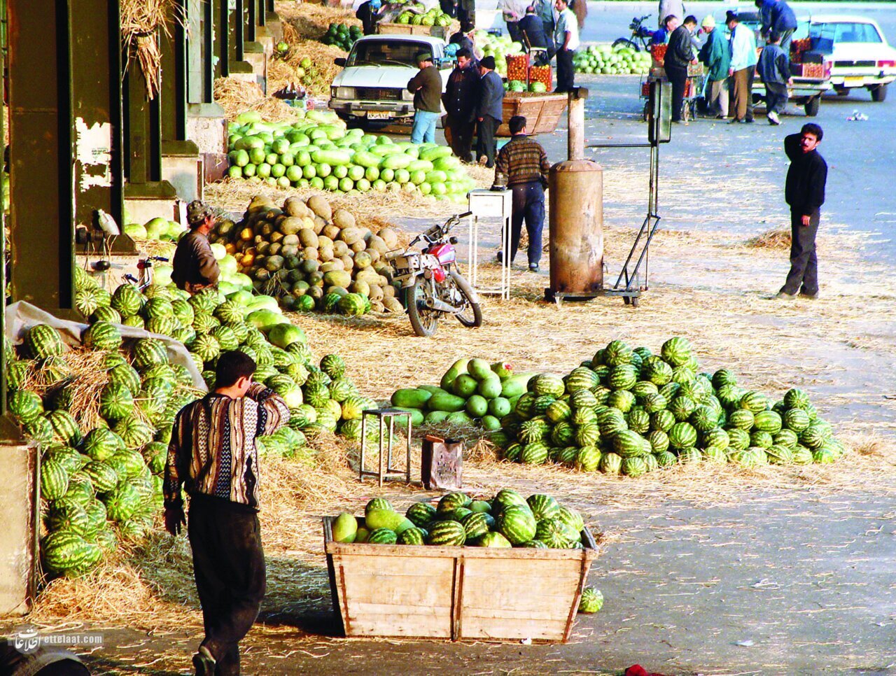 هندوانه شب یلدا در سال ۱۳۷۴؛ کیلویی ۱۵ تومان! +عکس