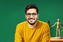 امیرحسین قیاسی کیست؟| نقد در لباس طنز؛ مجری «نیمه‌شب» و برنده جشن حافظ چه مسیری را طی کرد؟