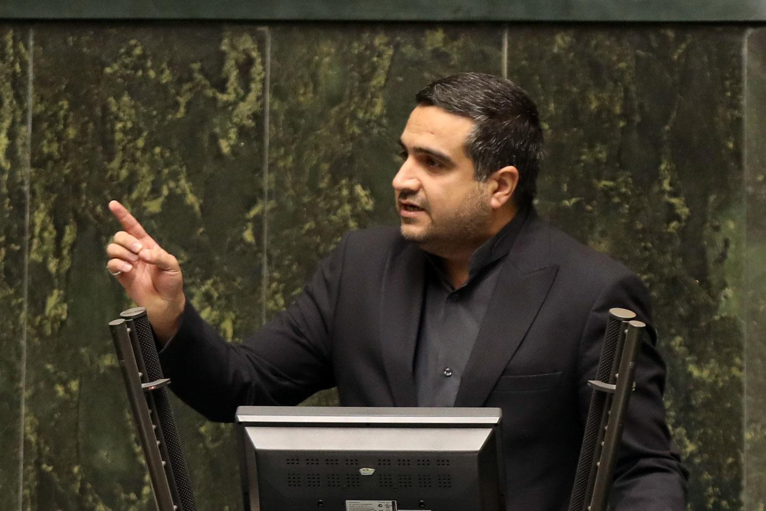 نماینده مجلس: وقتی مردم برنج ندارند، چرا برنجها در بندر فاسد یا در دریار ریخته میشود؟ سلمان اسحاقی