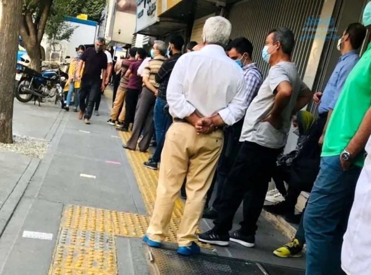 هشدار جدی روزنامه اطلاعات: حذف یارانه سوخت بازی دو سر باخت است | ورشکستگی احتمالی صندوقهای بازنشستگی فاجعه بیبازگشت است صف دارو