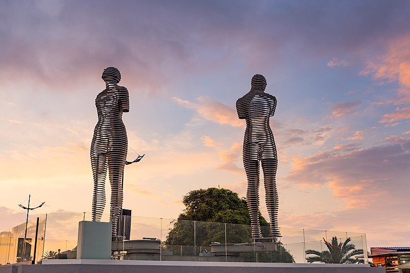 بهترین جاهای دیدنی باتومی گرجستان که نباید آنها را از دست بدهید تندیس علی و نینو باتومی