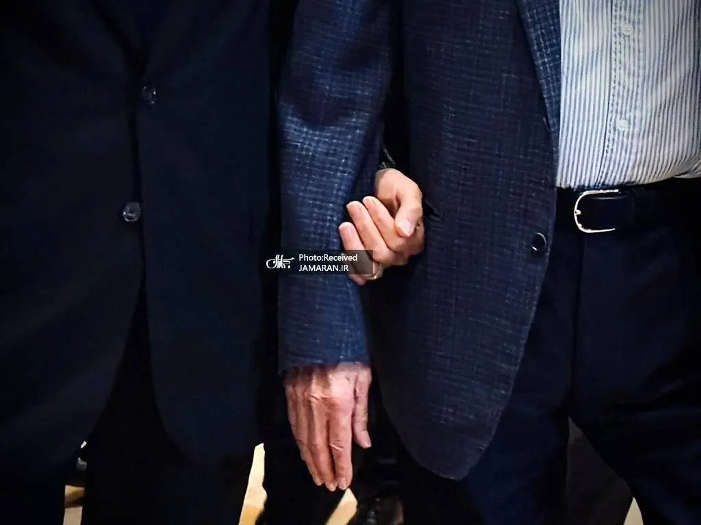 عکس| ژست پرتکرار لاریجانی در ملاقات های رسمی؛ دیپلماسی دستگیری عکس| ژست پرتکرار لاریجانی در ملاقات های رسمی؛ دیپلماسی دستگیری
