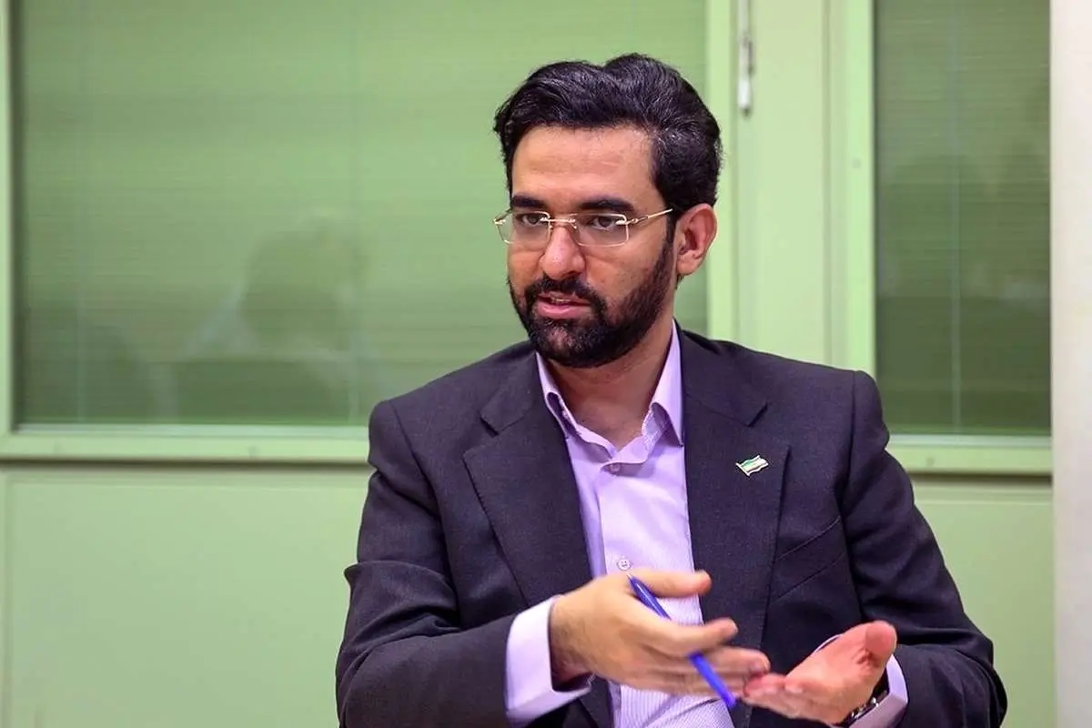 واکنش آذری جهرمی به سه نرخی شدن بنزین: در یک کلام ناکارآمد است!