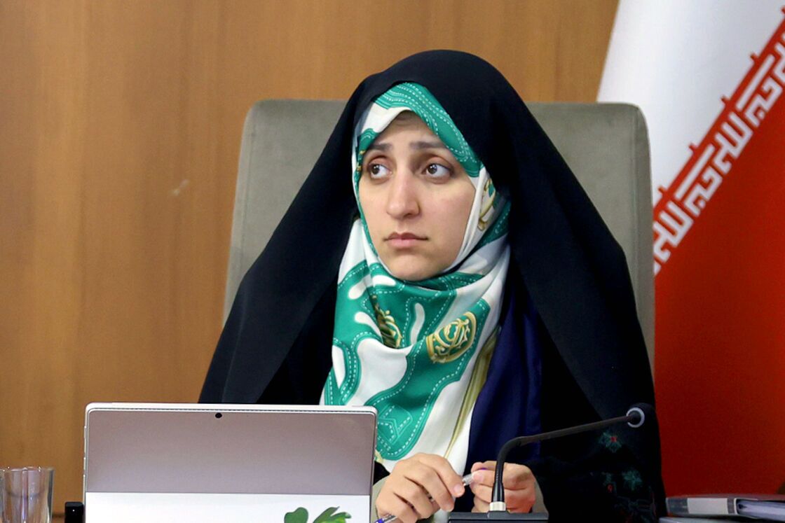 زهرا بهروز آذر