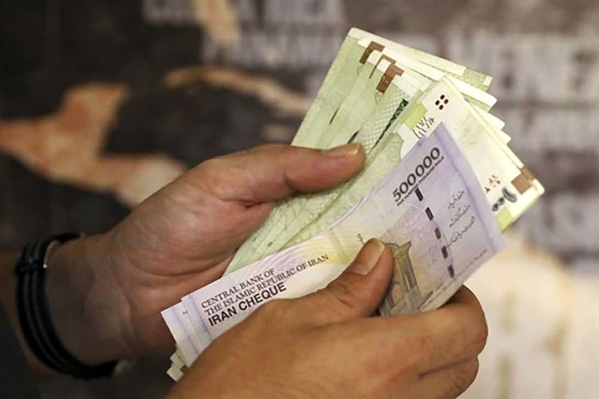 یک ماه حقوق کارگر ایرانی، چند گیگابایت اینترنت میشود؟ حقوق کارگر