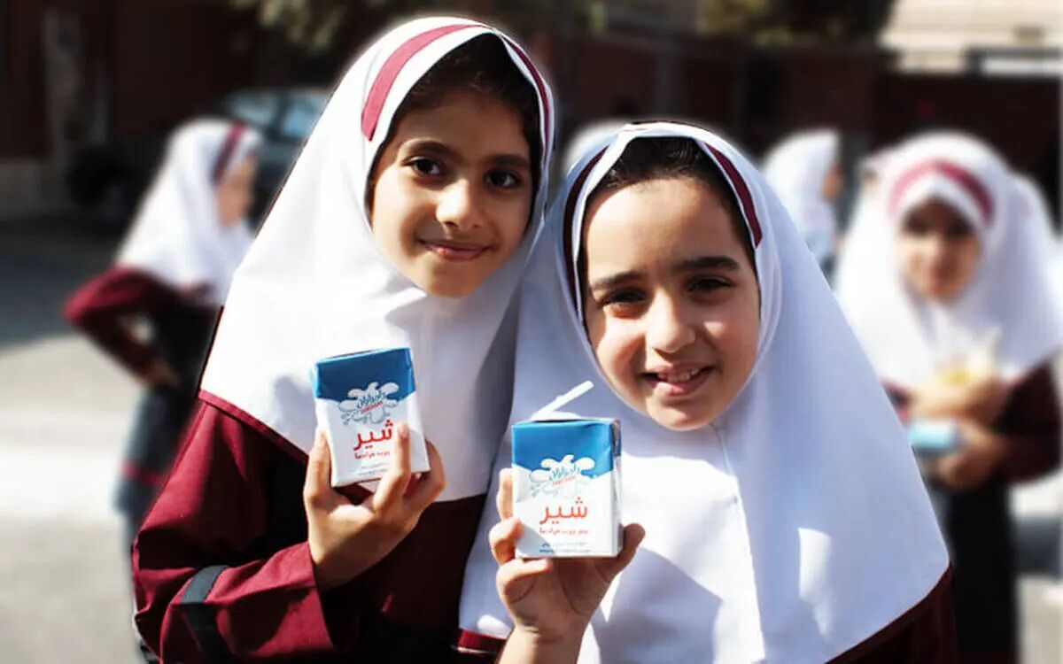 برنامه شیر مدارس؛ از تعلل بودجه تا دستور اجرای سراسری برنامه شیر مدارس