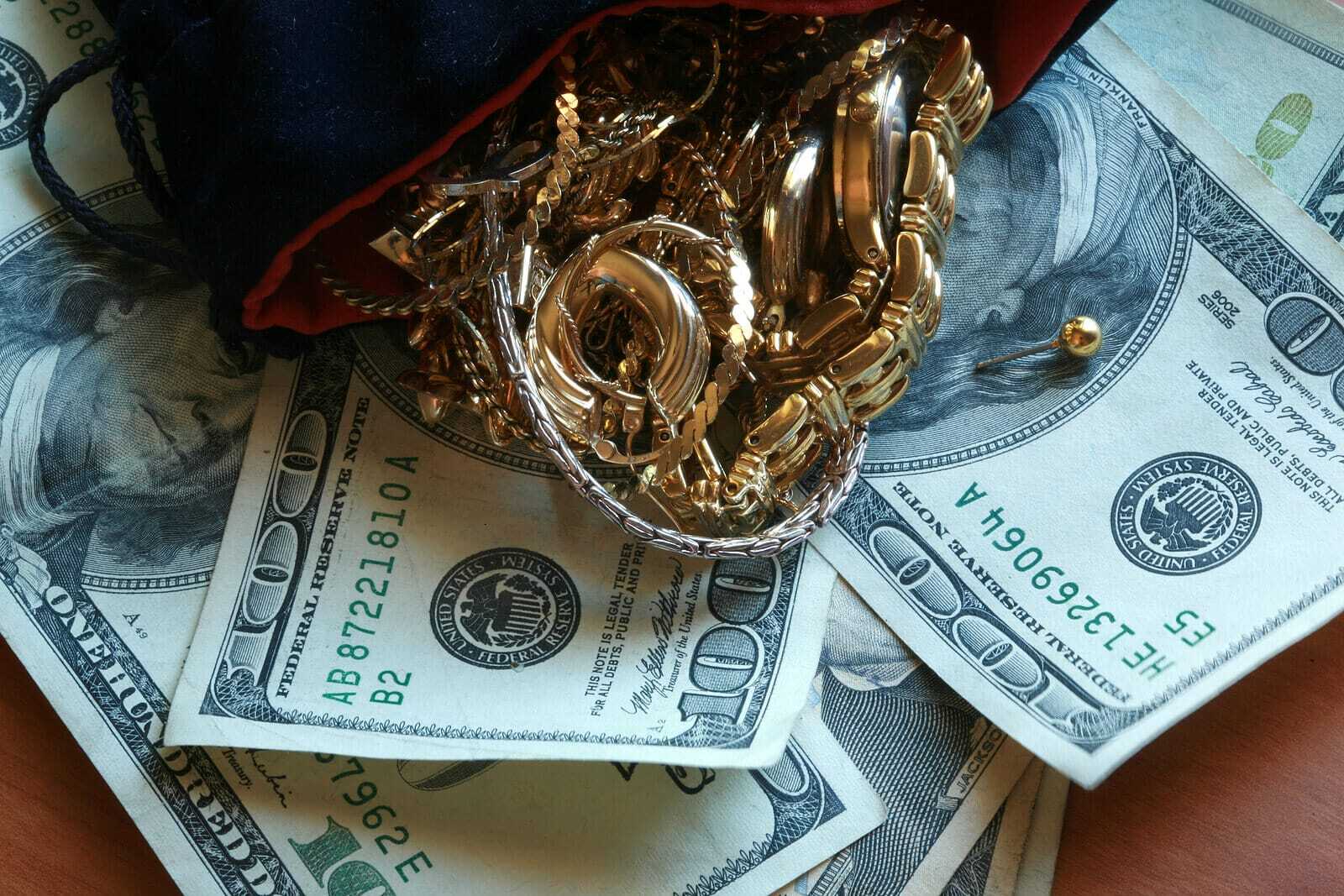 قیمت دلار، طلا و سکه امروز ۸ آذر ۱۴۰۴ قیمت دلار