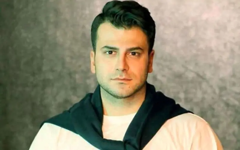 روزبه حصاری کیست؟ | چهره جدید سینمای ایران؛ از سریال «بچه مهندس» تا اجرای ریتمیک در برنامه کارناوال روزبه حصاری کیست