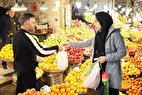 پشت پرده دلالی در بازار میوه؛ چه کسی جیب مردم را خالی می‌کند؟ | میوه ۲۰ هزار تومانی، ۱۰۰ هزار تومان فروخته می‌شود!