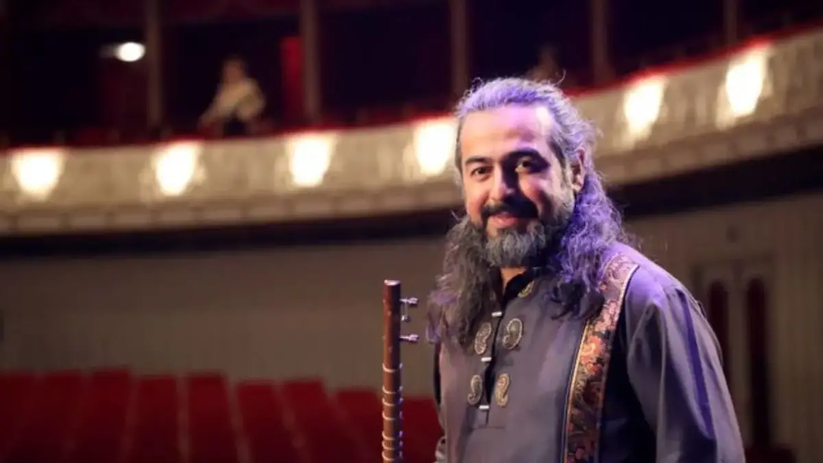 ببینید| اجرای خواننده ممنوع‌الکار در ویژه برنامه صداوسیما