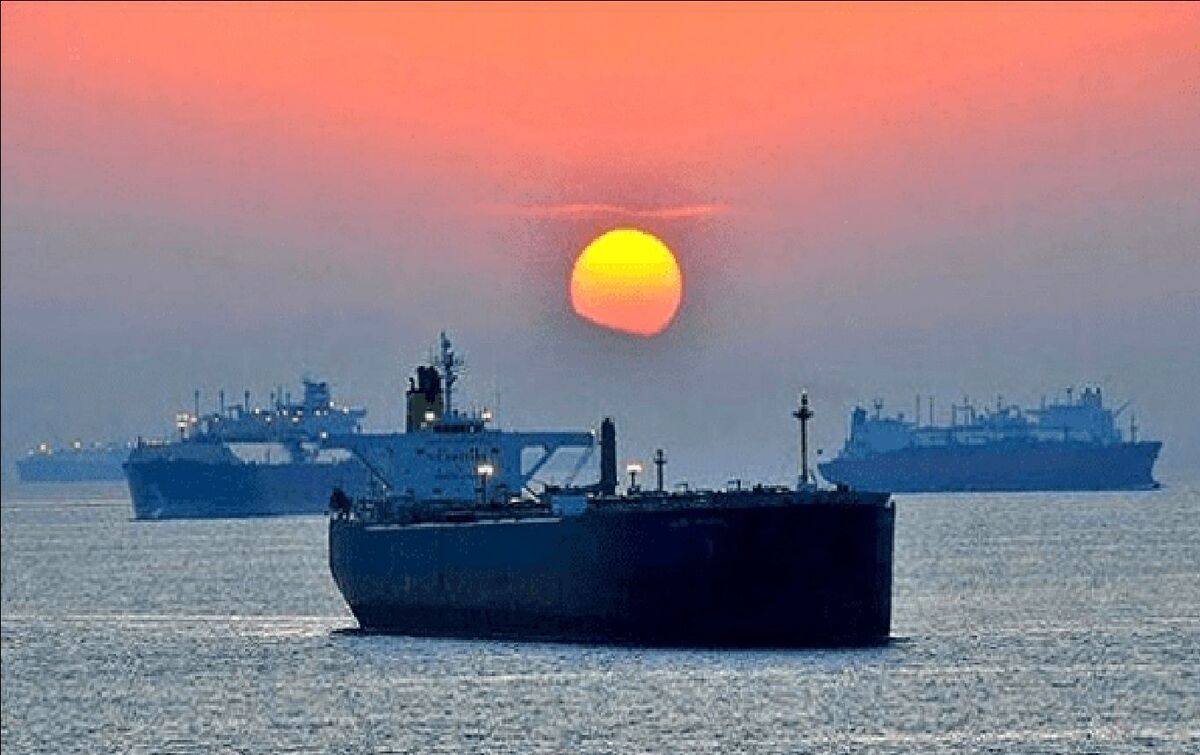 ببینید| صف کشتی‌ها برای عبور از تنگه هرمز