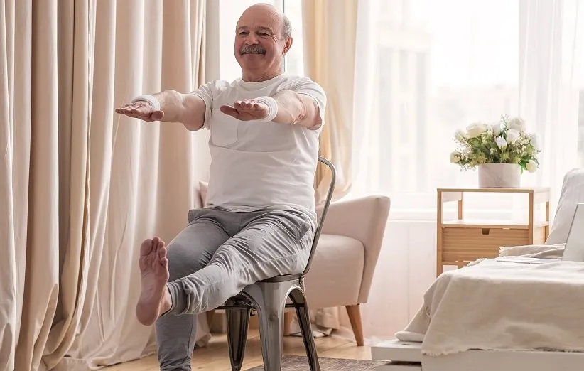 ورزش در خانه با مبل و صندلی