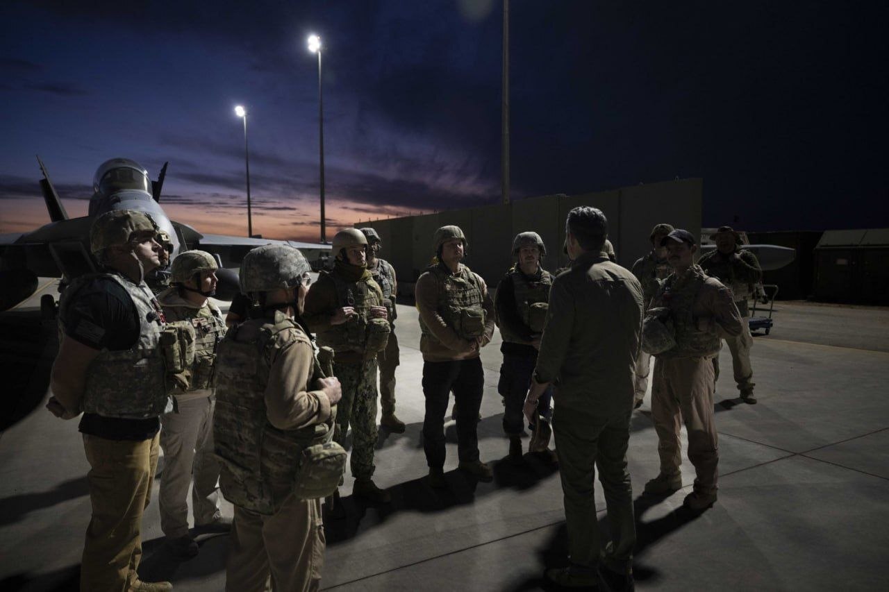 تصاویر | بازدید هگست از نیروهای آمریکایی در خاورمیانه در سکوت خبری