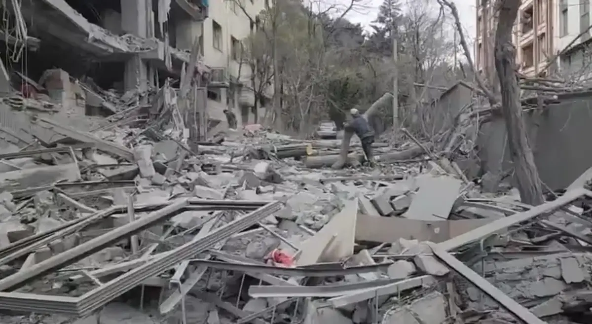 ببینید| حمله هوایی به یک منطقه مسکونی در تهران