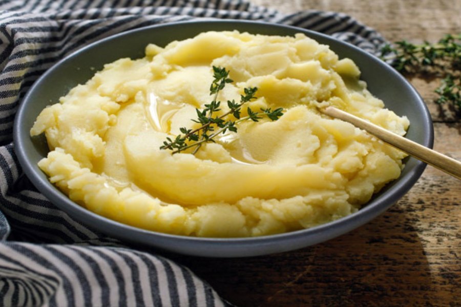 پوره سیب‌زمینی آب‌پز رژیمی با ماست یونانی