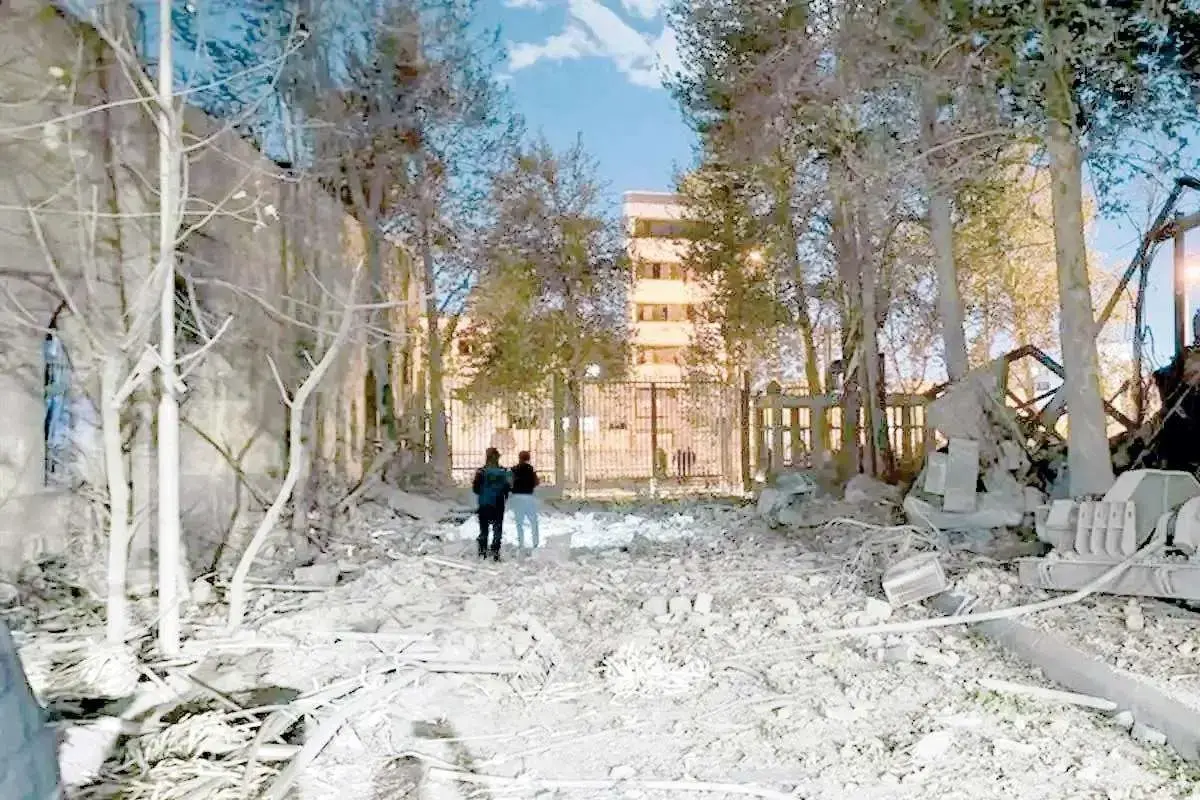 توضیحات رئیس دانشگاه شریف در محل بمباران این دانشگاه