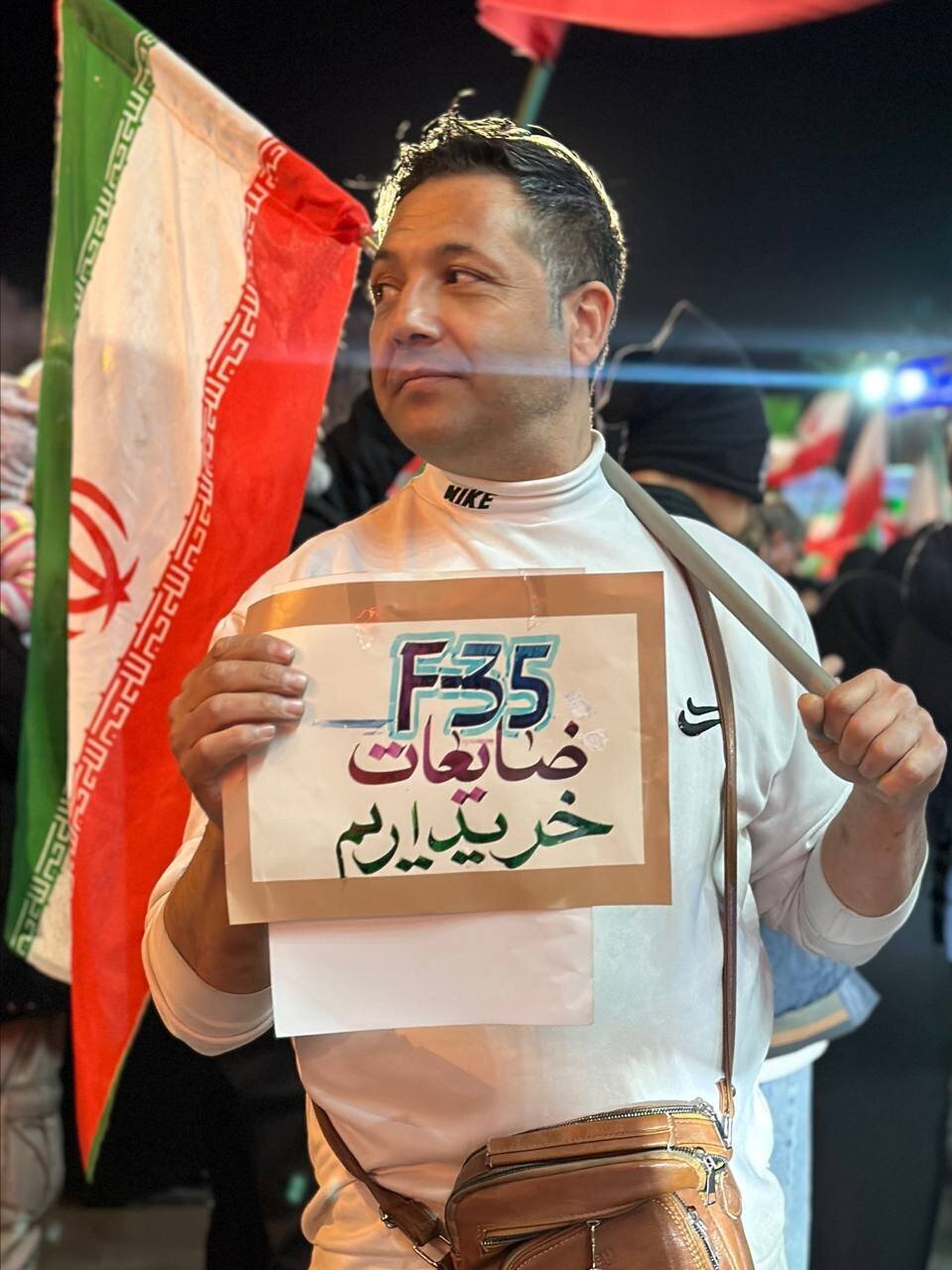 پلاکارد در تجمعات تهران: ضایعات F-۳۵ خریداریم