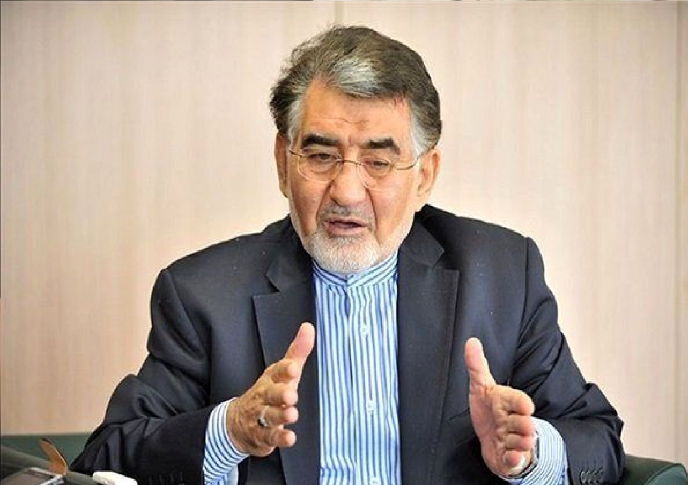 رییس اتاق بازرگانی ایران و عراق از قوانین بین الملل برای دریافت عوارض از تنگه هرمز می‌گوید؛ همسایگان ما باید بدانند حساب و کتابی هست