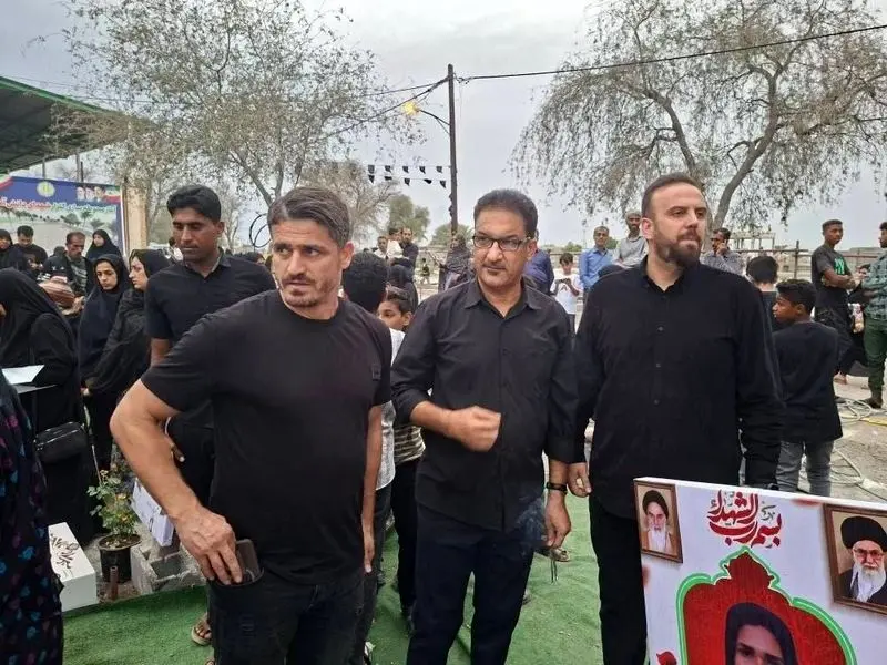 عکس| وریا غفوری در مراسم چهلم کودکان میناب