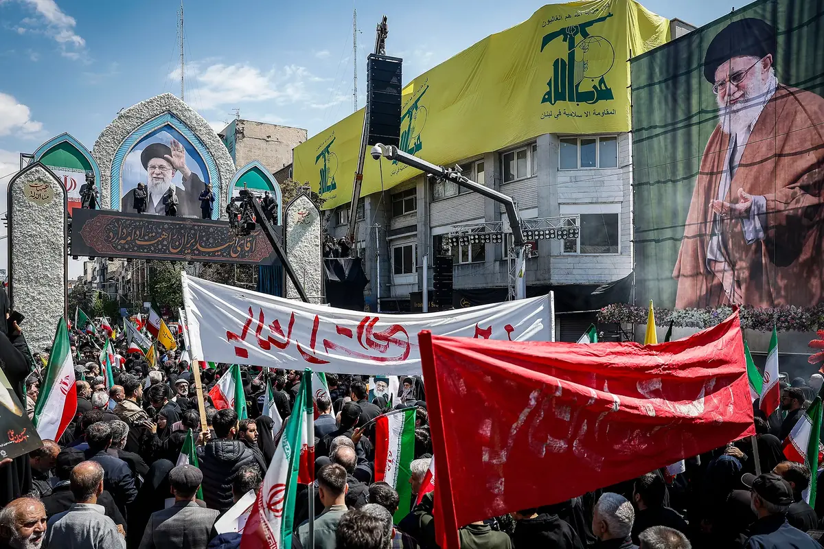 ببینید| درخواست لغو مذاکره از قالیباف در مراسم چهلم رهبری