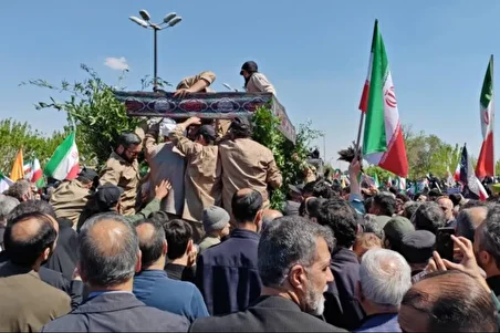 ببینید| تشییع شهید کمال خرازی در مرقد امام خمینی (ره)