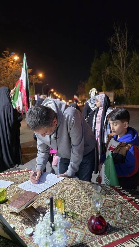وحید آقاپور به نیروهای «مدافع وطن» پیوست +عکس وحید آقاپور به نیروهای «مدافع وطن» پیوست +عکس