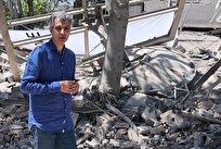 عکس| عادل فردوسی‌پور در محل بمباران شده دانشگاه صنعتی شریف