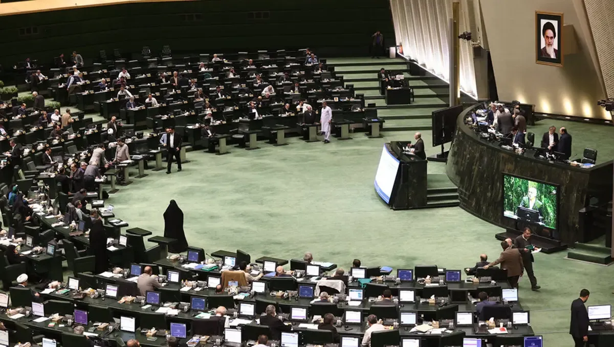 طرح جدید مجلس برای ممنوعیت تردد ناوگان متخاصم از تنگه هرمز