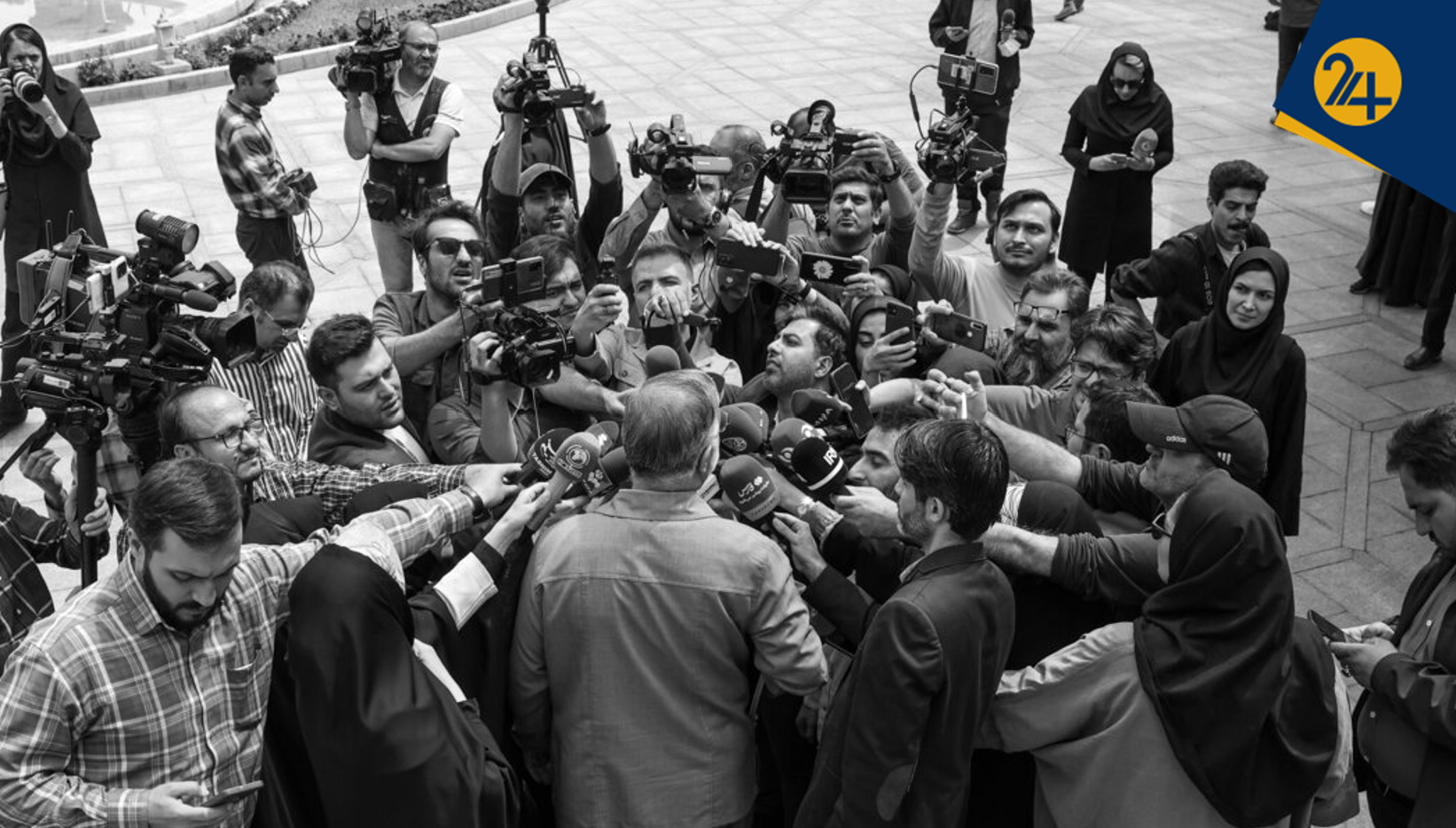 خبرنگاری دیگر شغل نیست | اخراج فله‌ای روزنامه‌نگاران، بیانیه درمانی انجمن صنفی و سکوت دولت