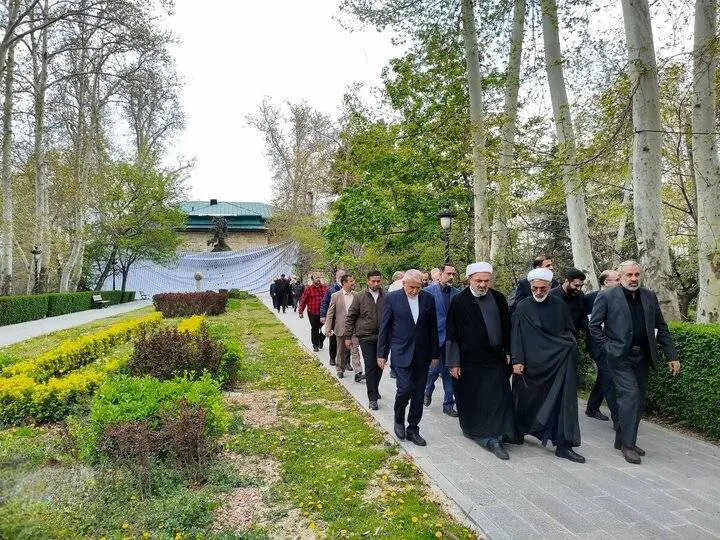 عکس | نمایندگان مجلس به کاخ سعدآباد رفتند