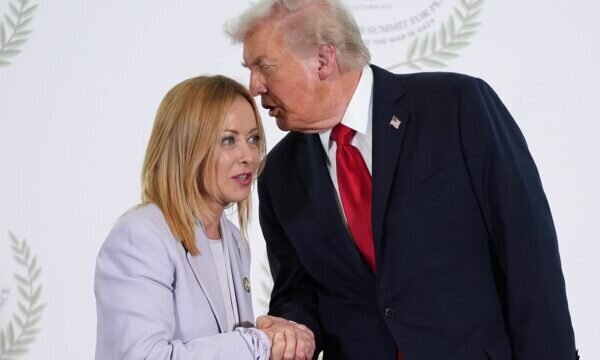 ترامپ: از ملونی شوکه شدم | پاپ نمی‌فهمد